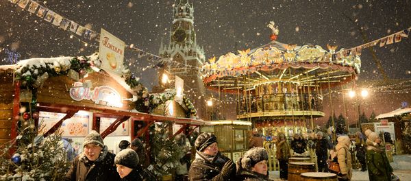 Visitors at the fair in Red Square - Sputnik International