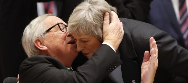 European Commission President Jean-Claude Juncker, left, greets British Prime Minister Theresa May during a round table meeting at an EU summit in Brussels, Thursday, Dec. 13, 2018. European Commission President Jean-Claude Juncker, left, greets British Prime Minister Theresa May during a round table meeting at an EU summit in Brussels, Thursday, Dec. 13, 2018. - Sputnik International