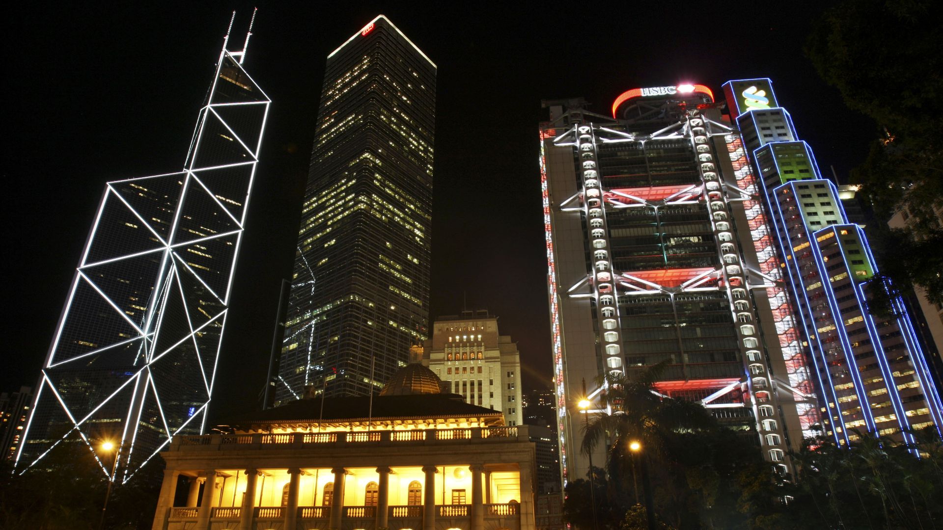 A general view of central downtown, including from top left, Bank of China, The Cheung Kong Center, HSBC's headquarters and the Standard Chartered Bank as well as the Legislation Council, bottom, in Hong Kong A general view of central downtown, including from top left, Bank of China, The Cheung Kong Center, HSBC's headquarters and the Standard Chartered Bank as well as the Legislation Council, bottom, in Hong Kong - Sputnik International, 1920, 05.07.2022