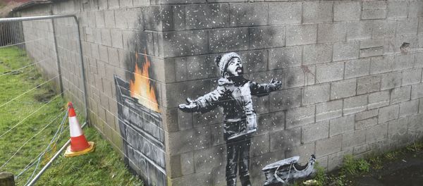 Artwork by street artist Banksy, Thursday Dec. 20, 2018, which appeared on a garage wall in Taibach, Port Talbot, south Wales. Street artist and social commentator Banksy has apparently popped up in Wales, leaving a new artwork on a garage in Port Talbot that references the town's air pollution. Artwork by street artist Banksy, Thursday Dec. 20, 2018, which appeared on a garage wall in Taibach, Port Talbot, south Wales. Street artist and social commentator Banksy has apparently popped up in Wales, leaving a new artwork on a garage in Port Talbot that references the town's air pollution. - Sputnik International