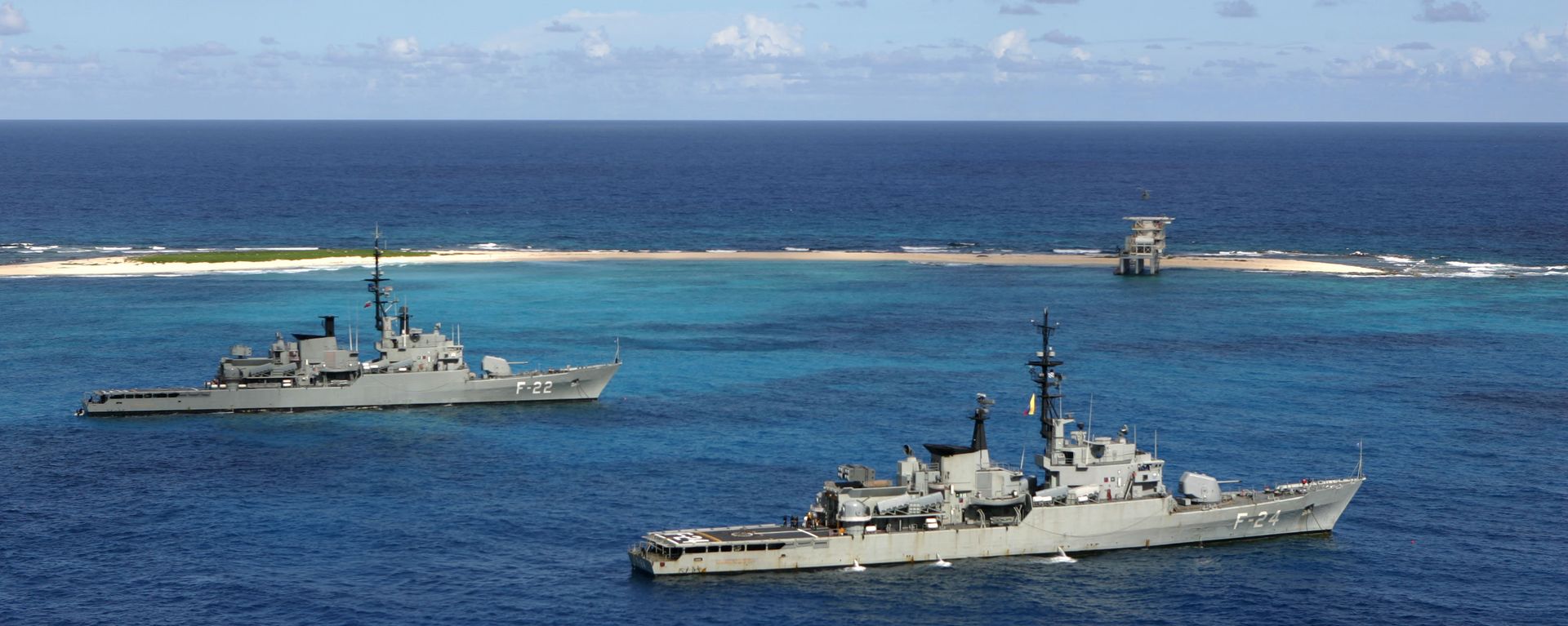 Venezuelan Navy war ships General Soublette, right, and Admirante Brion, left, anchor off Isla de Aves Venezuelan Navy war ships General Soublette, right, and Admirante Brion, left, anchor off Isla de Aves - Sputnik International, 1920, 11.11.2025