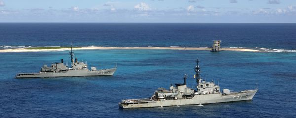 Venezuelan Navy war ships General Soublette, right, and Admirante Brion, left, anchor off Isla de Aves Venezuelan Navy war ships General Soublette, right, and Admirante Brion, left, anchor off Isla de Aves - Sputnik International
