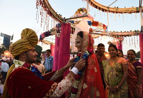 Newly Weds During Mass Wedding Ceremony in India Newly Weds During Mass Wedding Ceremony in India - Sputnik International