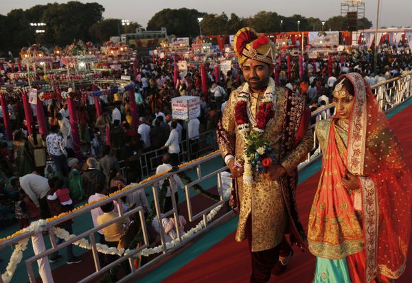Newly Weds During Mass Wedding Ceremony in India Newly Weds During Mass Wedding Ceremony in India - Sputnik International