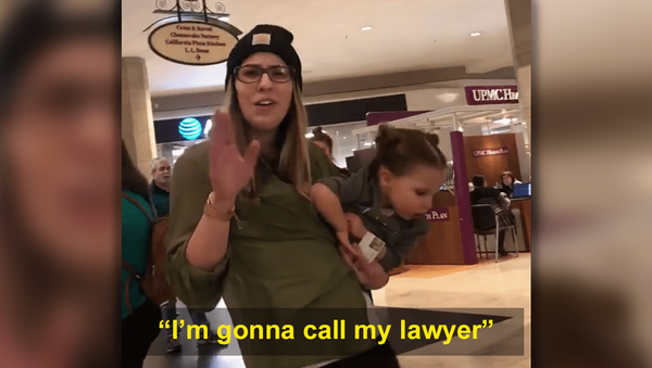 US Woman Calls Security After Request to Pet Service Dog Denied - Sputnik International