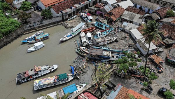 Stranded boats are seen near houses after a tsunami hit at Anyer in Banten, Indonesia, December 24, 2018 in this photo taken by Antara Foto Stranded boats are seen near houses after a tsunami hit at Anyer in Banten, Indonesia, December 24, 2018 in this photo taken by Antara Foto - Sputnik International