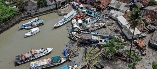 Stranded boats are seen near houses after a tsunami hit at Anyer in Banten, Indonesia, December 24, 2018 in this photo taken by Antara Foto Stranded boats are seen near houses after a tsunami hit at Anyer in Banten, Indonesia, December 24, 2018 in this photo taken by Antara Foto - Sputnik International