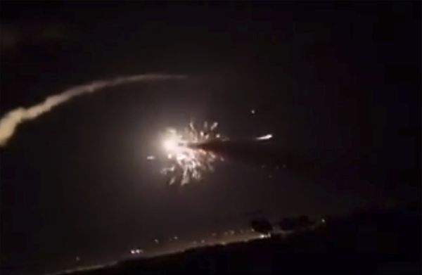 This frame grab from a video provided by the Syrian official news agency SANA shows missiles flying into the sky near Damascus, Syria, Tuesday, Dec. 25, 2018. This frame grab from a video provided by the Syrian official news agency SANA shows missiles flying into the sky near Damascus, Syria, Tuesday, Dec. 25, 2018. - Sputnik International