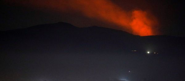 Smoke rises past a mountain as seen from Damascus countryside, Syria, December 25, 2018 Smoke rises past a mountain as seen from Damascus countryside, Syria, December 25, 2018 - Sputnik International