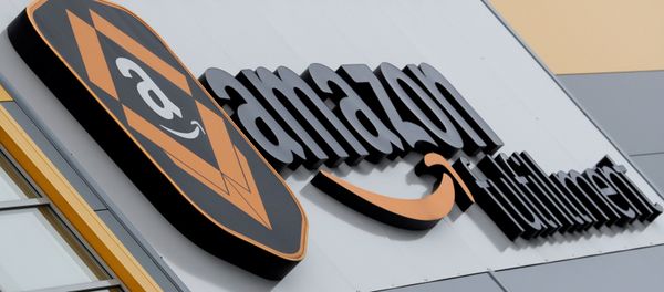 A logo of the Amazon fulfillment is seen outside the Amazon fulfillment center in the village of Dobroviz, near Prague, Czech Republic, December 20, 2018 - Sputnik International