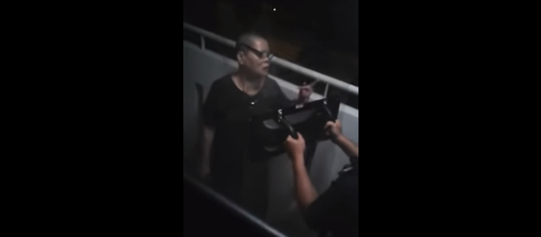 Singapore woman gets stunned by police officers after attacking neighbor's apartment with meat cleaver - Sputnik International