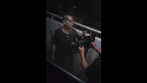 Singapore woman gets stunned by police officers after attacking neighbor's apartment with meat cleaver - Sputnik International