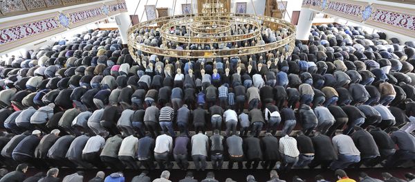 Muslims pray at a mosque for the Eid al-Fitr holiday, which marks the end of the holy Muslim fasting month of Ramadan in Duisburg, western Germany (File) Muslims pray at a mosque for the Eid al-Fitr holiday, which marks the end of the holy Muslim fasting month of Ramadan in Duisburg, western Germany (File) - Sputnik International