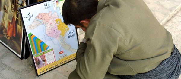 An Iraqi Kurd observes the kurdish enclave on an Iraqi map (File) An Iraqi Kurd observes the kurdish enclave on an Iraqi map (File) - Sputnik International