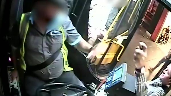 Bus driver attacked with ‘chemical spray’ - Sputnik International