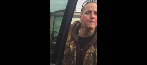 US woman goes on racist rant and brandishes knife on family in Oregon - Sputnik International