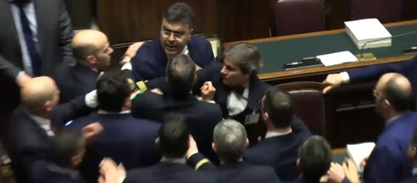 Brawl in Italy's Parliament - Sputnik International