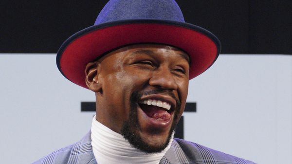 American boxer Floyd Mayweather Jr. smiles - Sputnik International