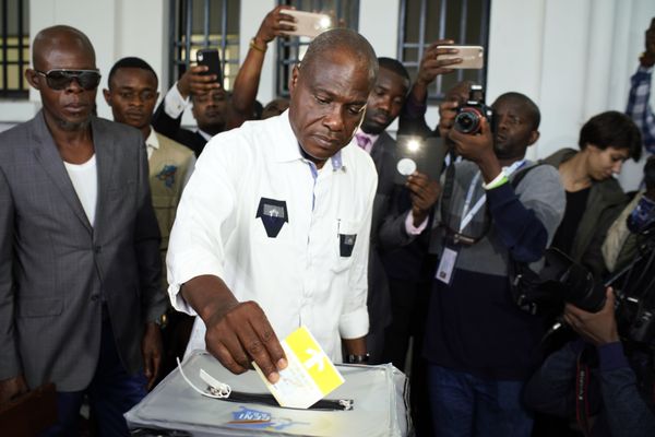 Businessman and candidate Martin Fayulu casting his own vote in DR Congo's presidential elections on December 30 - Sputnik International