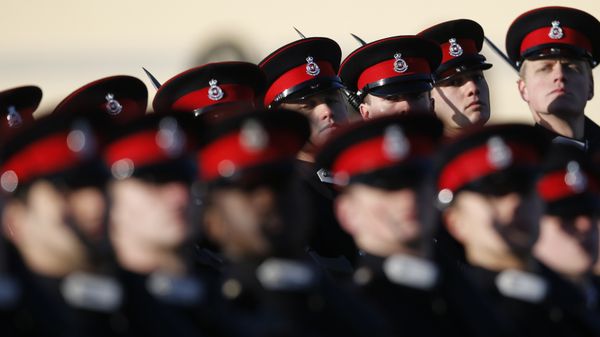 British Army officer cadets take part Britain's in the Sovereign's Parade at The Royal Military Academy Sandhurst watched by Prince Harry, in Sandhurst, England , Friday, Dec. 15, 2017. - Sputnik International