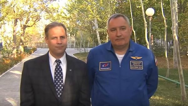 NASA Administrator Jim Bridenstine and Roscosmos Director General Dmitry Rogozin take questions at the Cosmonaut Hotel in Baikanour, Kazakhstan on 18 Oct. 2018. - Sputnik International