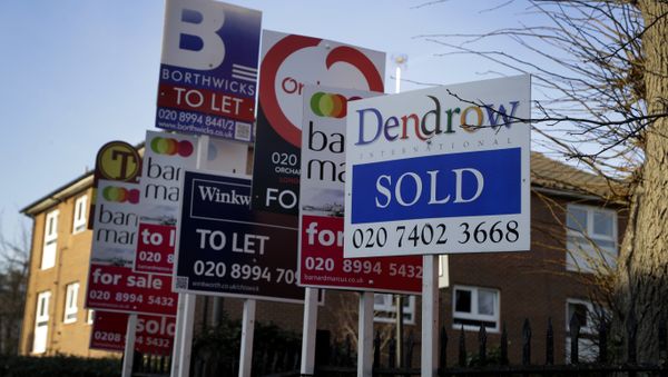 Estate Agent boards stand outside properties in London, Friday, Jan. 4, 2019. - Sputnik International