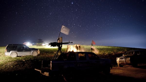 Free Syrian Army soldiers wait stationed near the northern Syrian city of Manbij, December 28, 2018 - Sputnik International