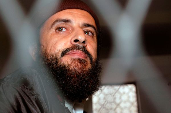 FILE PHOTO: Yemeni Islamic militant Jamal al-Badawi looks from behind bars during the first hearing of a Sana'a court of appeals hearing in Yemen December 8, 2004. FILE PHOTO: Yemeni Islamic militant Jamal al-Badawi looks from behind bars during the first hearing of a Sana'a court of appeals hearing in Yemen December 8, 2004. - Sputnik International