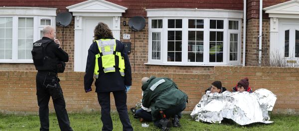 Police, Border Force and paramedics attend to migrants found following a search which was launched when an empty inflatable boat was found on Dungeness beach in Kent, England, Monday, Jan. 7, 2019. - Sputnik International