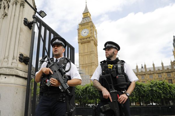 Armed police patrol by the Houses of Parliament on June 16, 2017. Armed police patrol by the Houses of Parliament on June 16, 2017. - Sputnik International