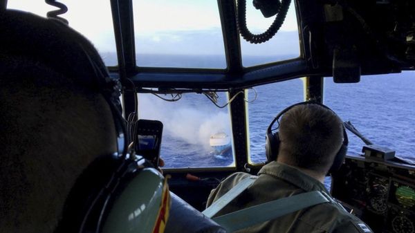 FILE - In this Dec. 31, 2018 file photo provided by the U.S. Coast Guard, a Coast Guard HC-130 Hercules aircrew flies over the 650-foot Sincerity Ace on fire 1,800 nautical miles northwest of Oahu in the Pacific Ocean - Sputnik International
