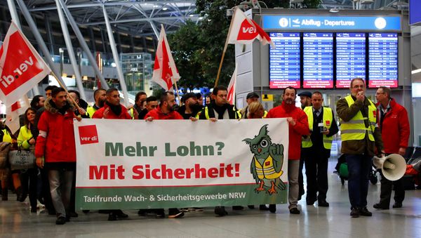 Duesseldorf Airport employees march through the main hall during a strike by German union Verdi, which called on security staff at Duesseldorf, Cologne and Stuttgart airports to put pressure on management in wage talks, in Duesseldorf, Germany January 10, 2019 Duesseldorf Airport employees march through the main hall during a strike by German union Verdi, which called on security staff at Duesseldorf, Cologne and Stuttgart airports to put pressure on management in wage talks, in Duesseldorf, Germany January 10, 2019 - Sputnik International