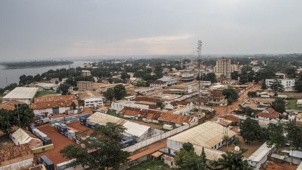 A view of the River Ubangi and the deserted streets of the capital Bangui, gripped by renewed violence are pictured on September 29, 2015 A view of the River Ubangi and the deserted streets of the capital Bangui, gripped by renewed violence are pictured on September 29, 2015 - Sputnik International