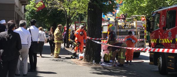 Hazmat and fire crews are seen outside the Indian and French Consulates on St Kilda Road in Melbourne, Australia, January 9, 2019 - Sputnik International