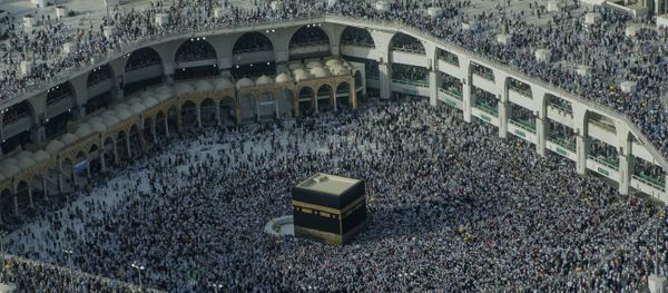 Muslim pilgrims perform the farewell circling of the Kaaba, the cubic building at the Grand Mosque, marking the end of hajj pilgrimage in the Muslim holy city of Mecca, Saudi Arabia, Thursday, Aug. 16, 2018 - Sputnik International