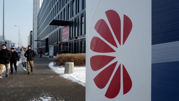 Logo of Huawei is seen on the advert in front of the local offices of Huawei in Warsaw, Poland January 11, 2019 - Sputnik International