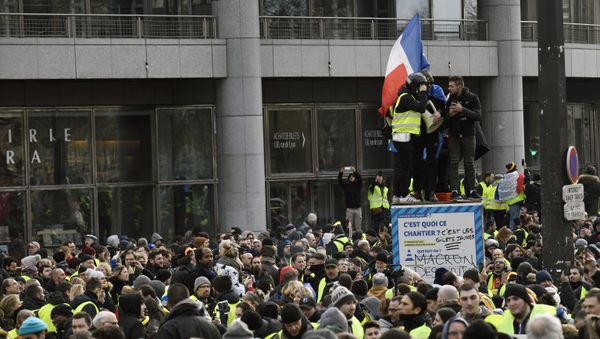 Yellow Vests protest in Paris. 12 January - Sputnik International