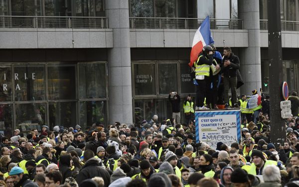 Yellow Vests protest in Paris. 12 January - Sputnik International