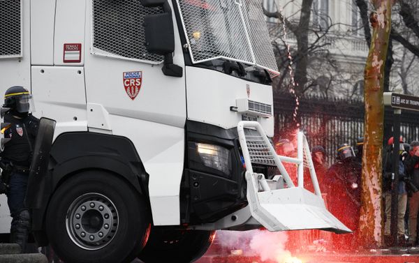 Yellow Vests protest in Paris. 12 January - Sputnik International