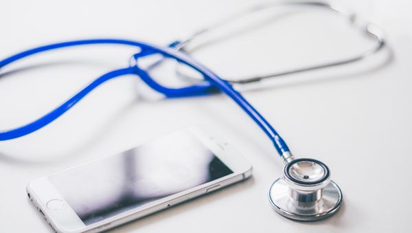 iPhone in hospital - Sputnik International