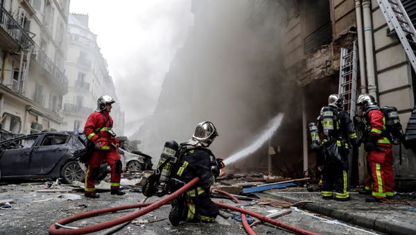 Firefighters extinguish a fire after the explosion of a bakery on the corner of the streets Saint-Cecile and Rue de Trevise in central Paris on January 12, 2019. - Sputnik International