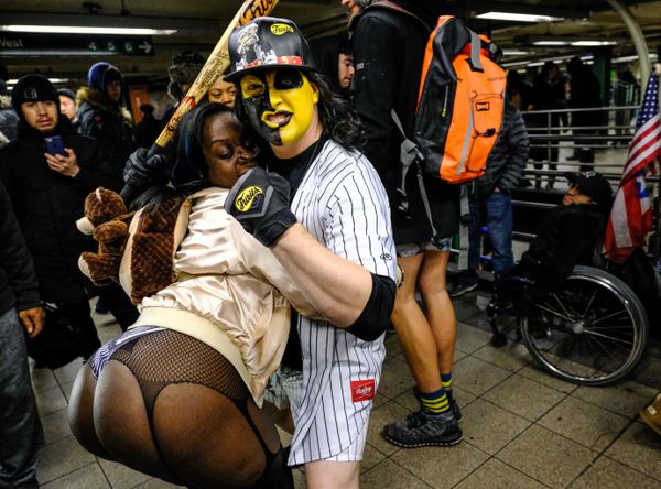 Nevermind the Chill: No Pants Subway Ride-2019 Takes Over the World - Sputnik International