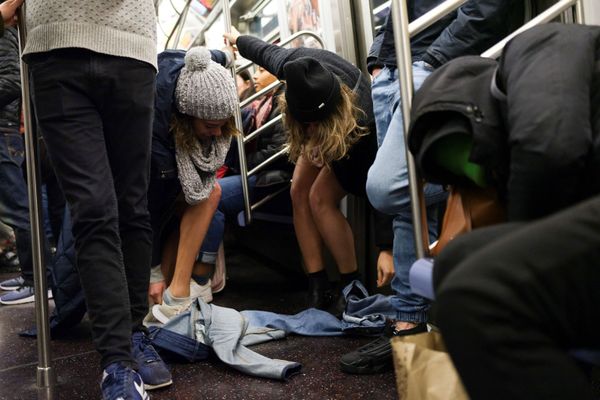 Nevermind the Chill: No Pants Subway Ride-2019 Takes Over the World - Sputnik International