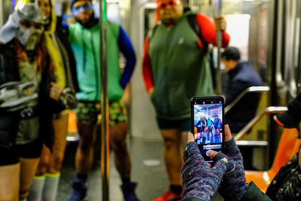 Nevermind the Chill: No Pants Subway Ride-2019 Takes Over the World - Sputnik International