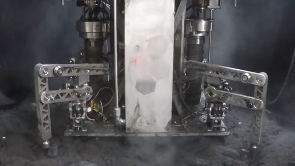 The World Is Not Enough (WINE) spacecraft, built by Honeybee Robotics in collaboration with University of Central Florida and Embry-Riddle Aeronautical University, can mine water for fuel and explore space forever. - Sputnik International