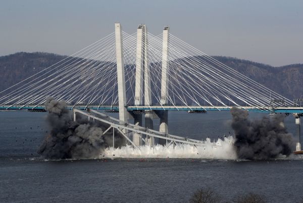 Symphony of Destruction: The Power of Bridge and Building Demolition Symphony of Destruction: The Power of Bridge and Building Demolition - Sputnik International