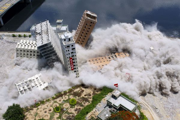 Symphony of Destruction: The Power of Bridge and Building Demolition Symphony of Destruction: The Power of Bridge and Building Demolition - Sputnik International