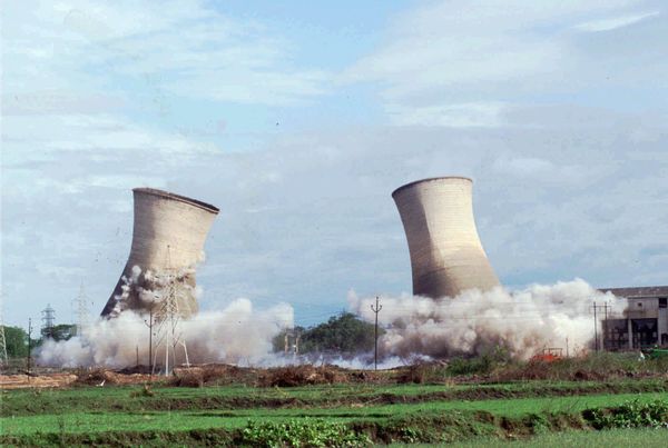 Symphony of Destruction: The Power of Bridge and Building Demolition Symphony of Destruction: The Power of Bridge and Building Demolition - Sputnik International