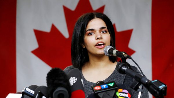 Rahaf Mohammed al-Qunun, an 18-year-old Saudi woman who fled her family, speaks at the COSTI Corvetti Education Centre in Toronto, Ontario, Canada January 15, 2019 - Sputnik International