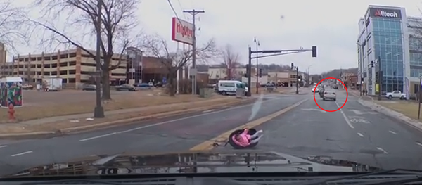 Toddler Unscathed After Being Launched From US Mother’s Car Toddler Unscathed After Being Launched From US Mother’s Car - Sputnik International